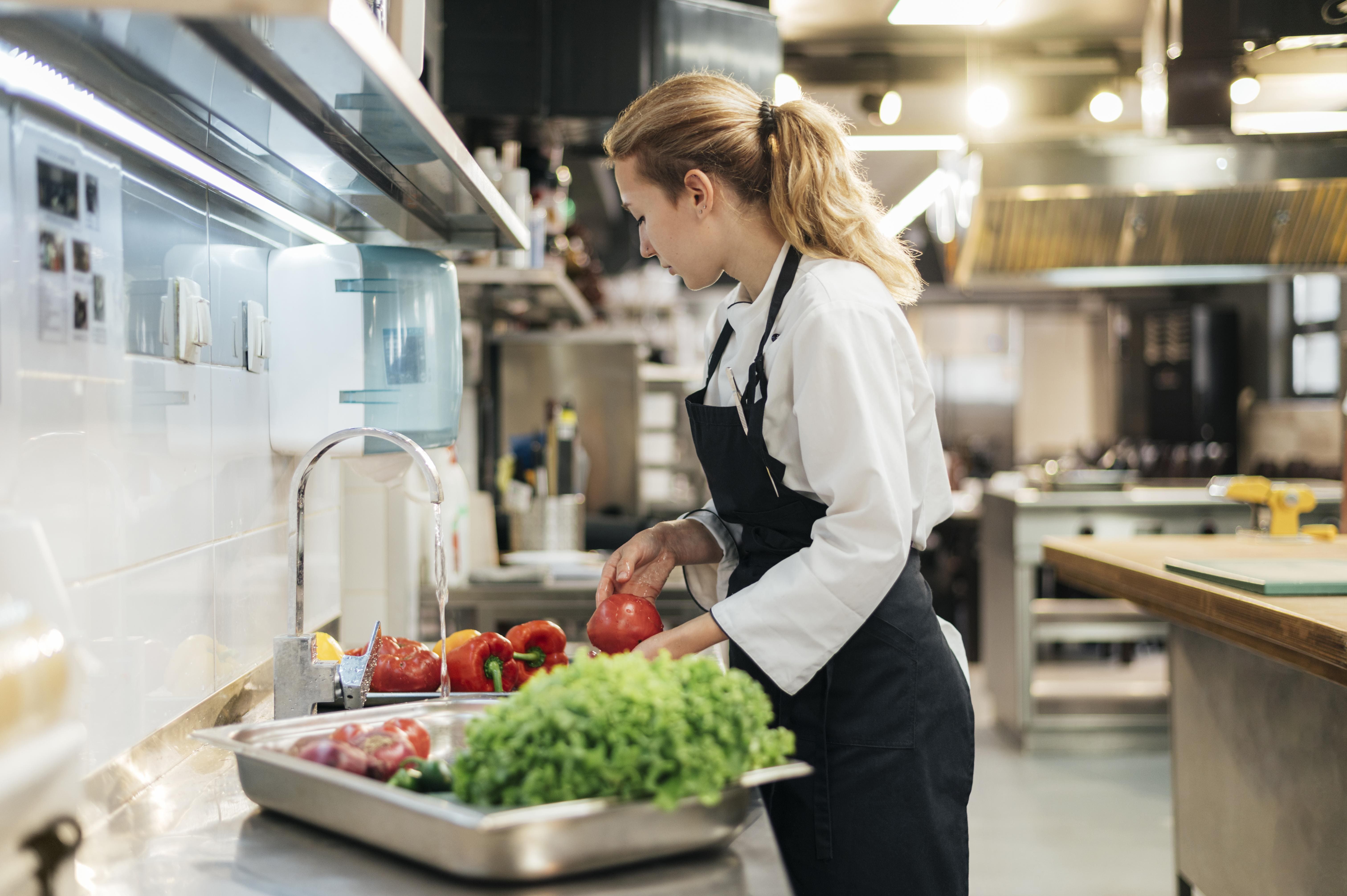 При каком температурном режиме должны храниться пищевые продукты