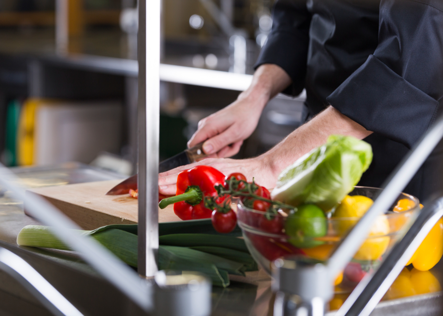 Правила хранения продуктов в общепите: товарное соседство, маркировка, температурный режим