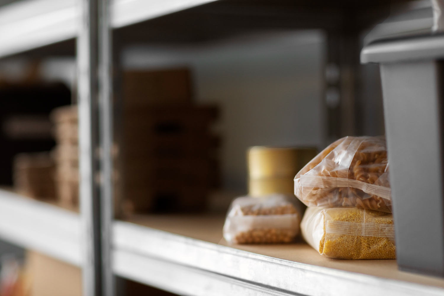 организация хранения продуктов на складе предприятия общепита стеллажи
